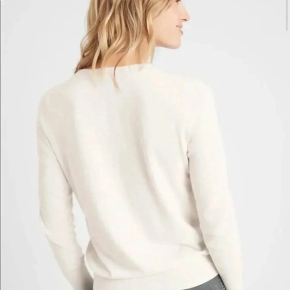 - Banana Republic factory  Crew-Neck Sweater - Picture 3 of 9